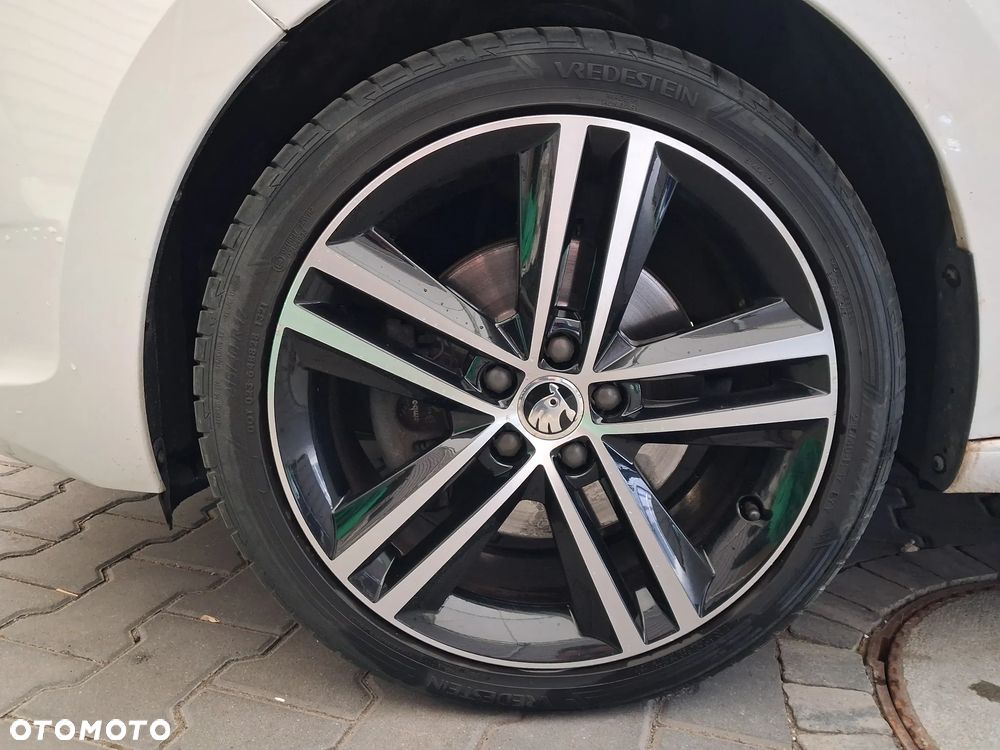 Skoda RAPID Spb 1.2 TSI Style Plus - 24