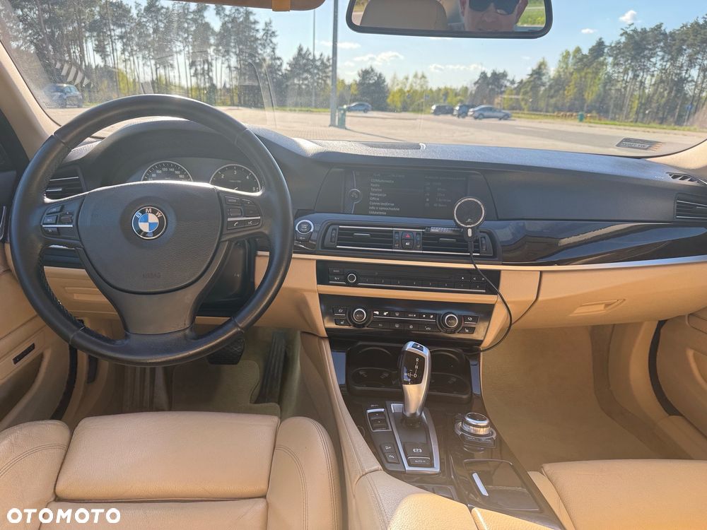 BMW Seria 5 525d xDrive Sport-Aut - 40