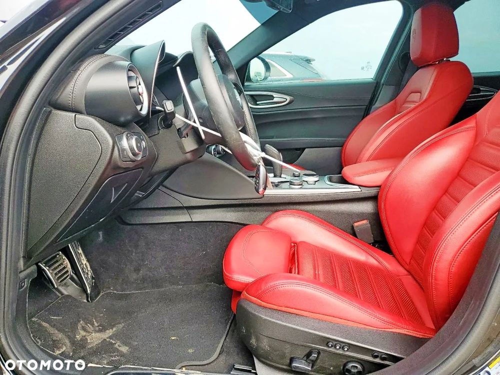 Alfa Romeo Giulia - 7
