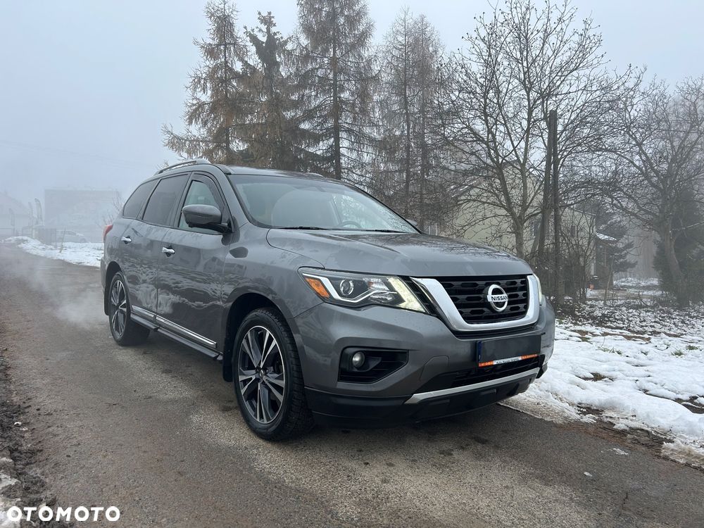 Nissan Pathfinder - 1