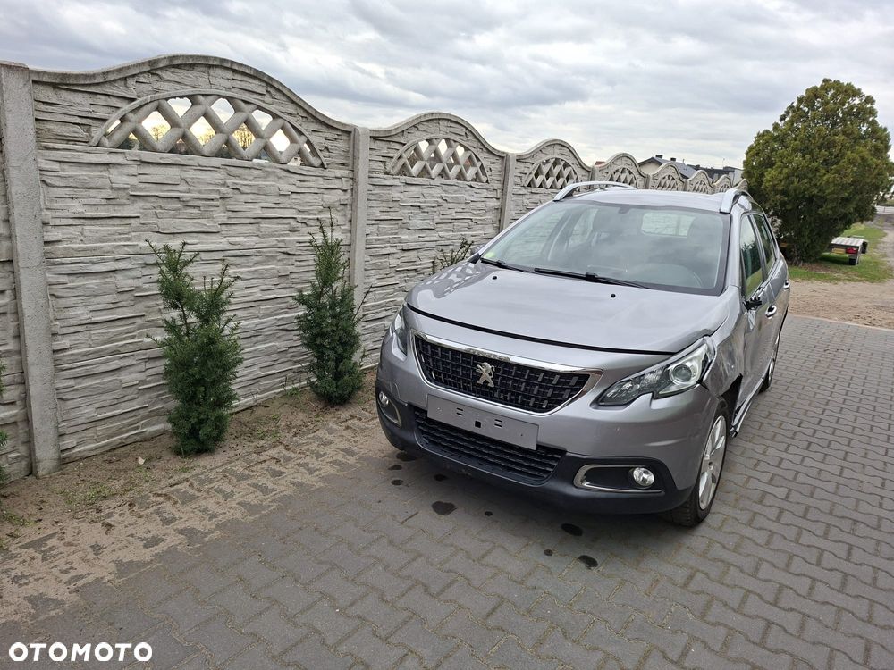 Peugeot 2008 BlueHDi 100 STOP & START Style - 4