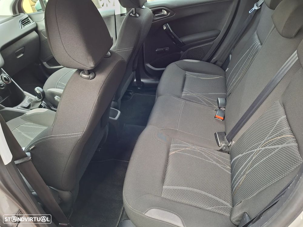 Peugeot 208 82 VTI Style - 17