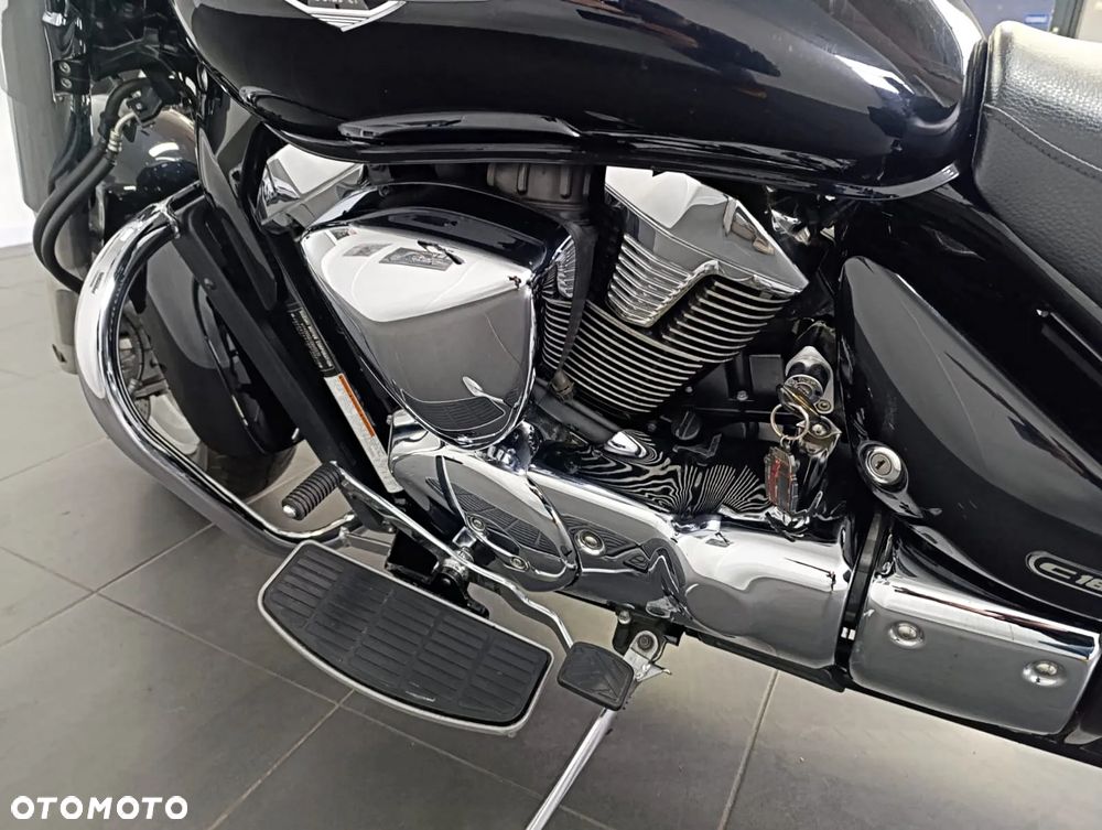 Suzuki Intruder - 14