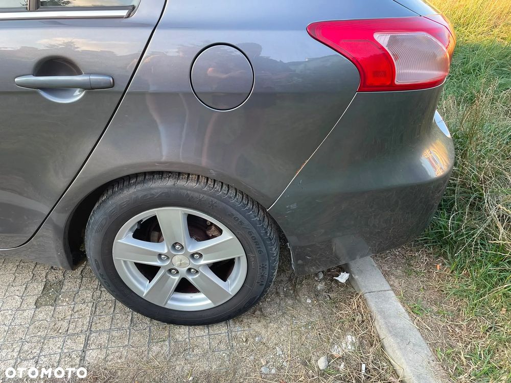 Mitsubishi Lancer 1.5 Inform - 9