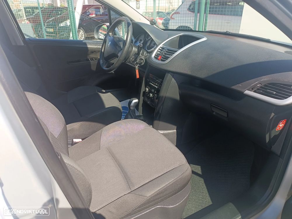 Peugeot 207 1.4 16V Trendy - 28
