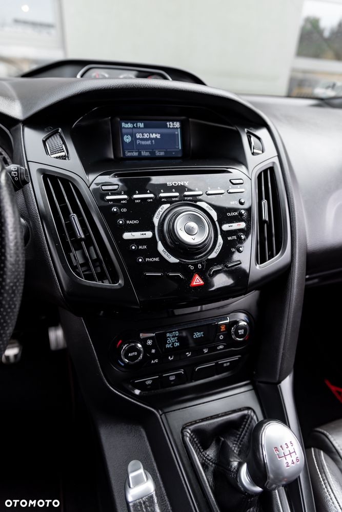 Ford Focus 2.0 EcoBoost ST - 35