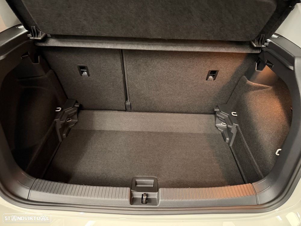 VW T-Cross 1.0 TSI Life DSG - 37