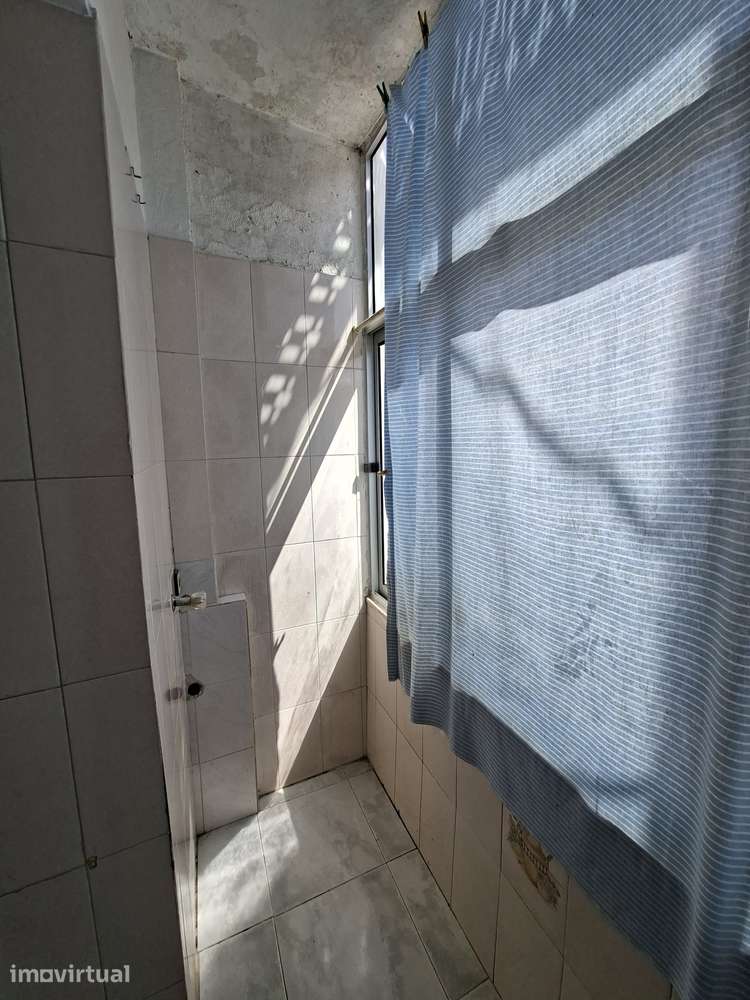 T1 na Baixa da Banheira em boa localização - Grande imagem: 4/18