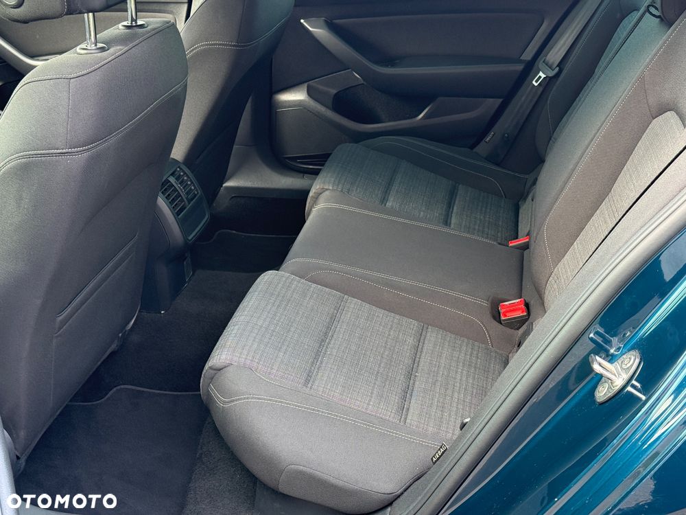 Volkswagen Passat - 17