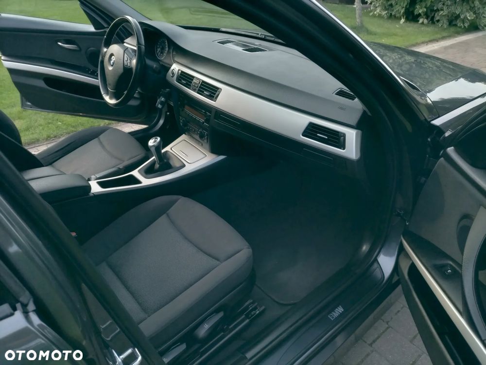 BMW Seria 3 318i - 15