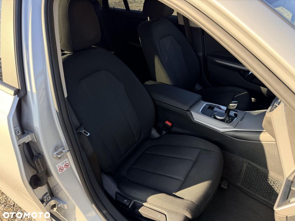 BMW Seria 3 320d xDrive - 15