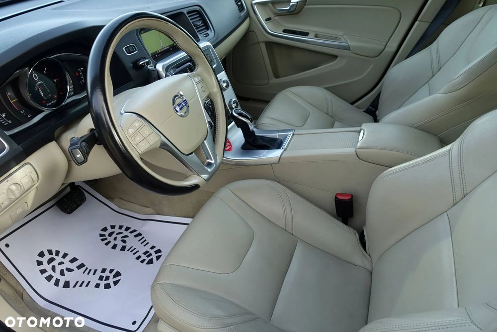 Volvo V60 Cross Country D4 Geartronic Summum - 11