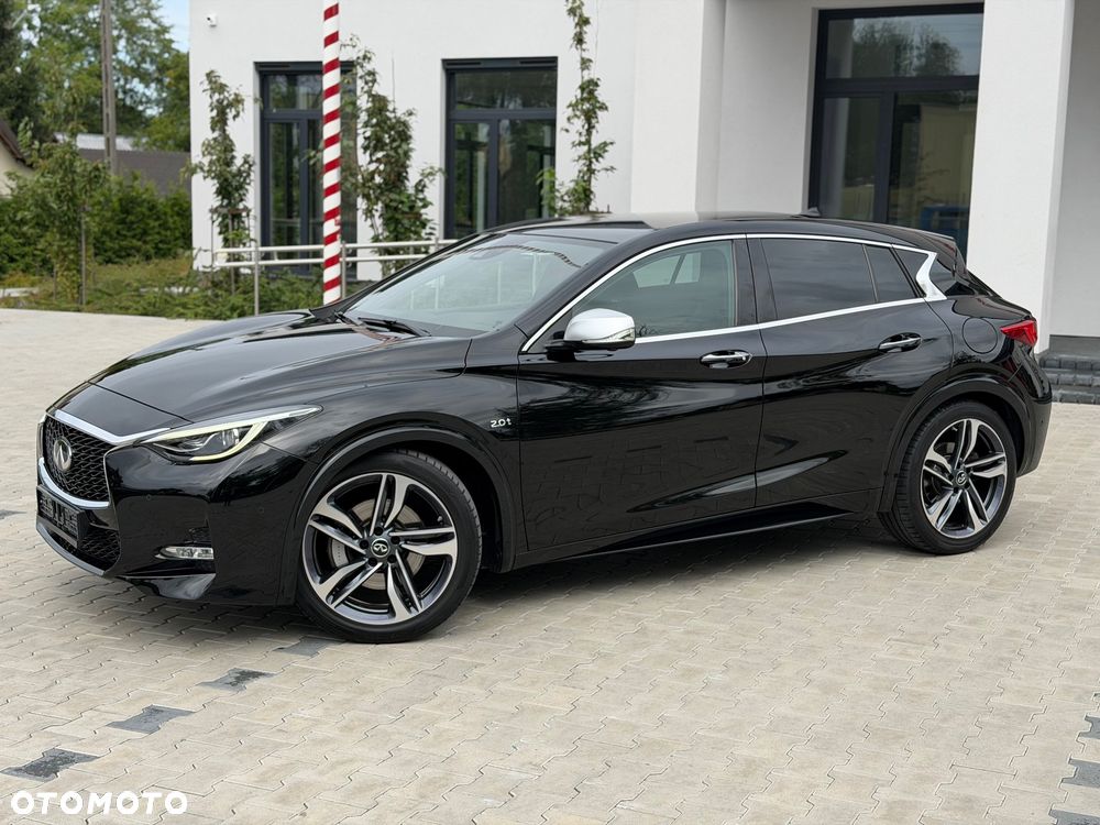 Infiniti Q30 2.0t DCT AWD Sport City Black - 8
