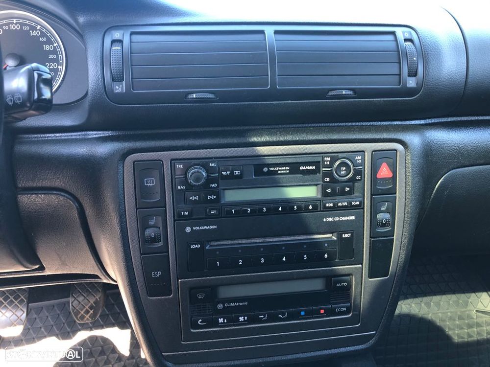 VW Passat Variant 1.9 TDi Highline - 13