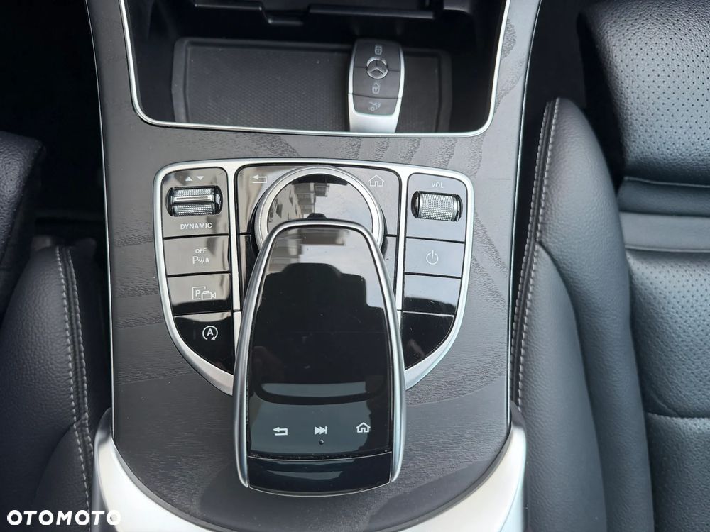 Mercedes-Benz Klasa C 200 9G-TRONIC AMG Line - 28