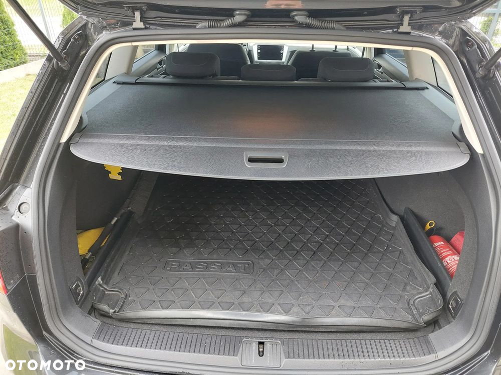 Volkswagen Passat - 13