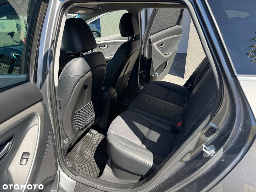 Hyundai i30 1.6 CRDi Premium - 10