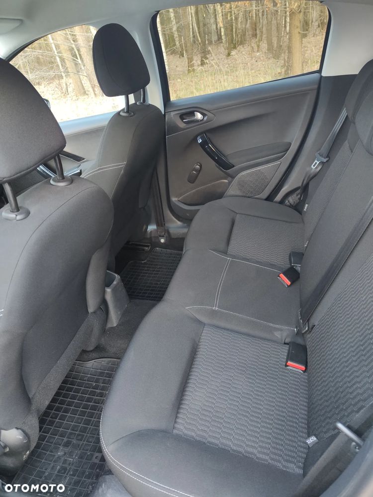 Peugeot 208 PureTech 82 Style - 8