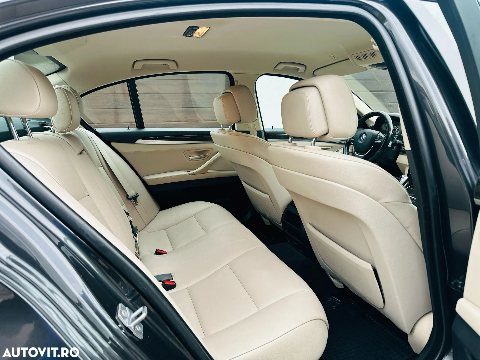 BMW Seria 5 520d - 26
