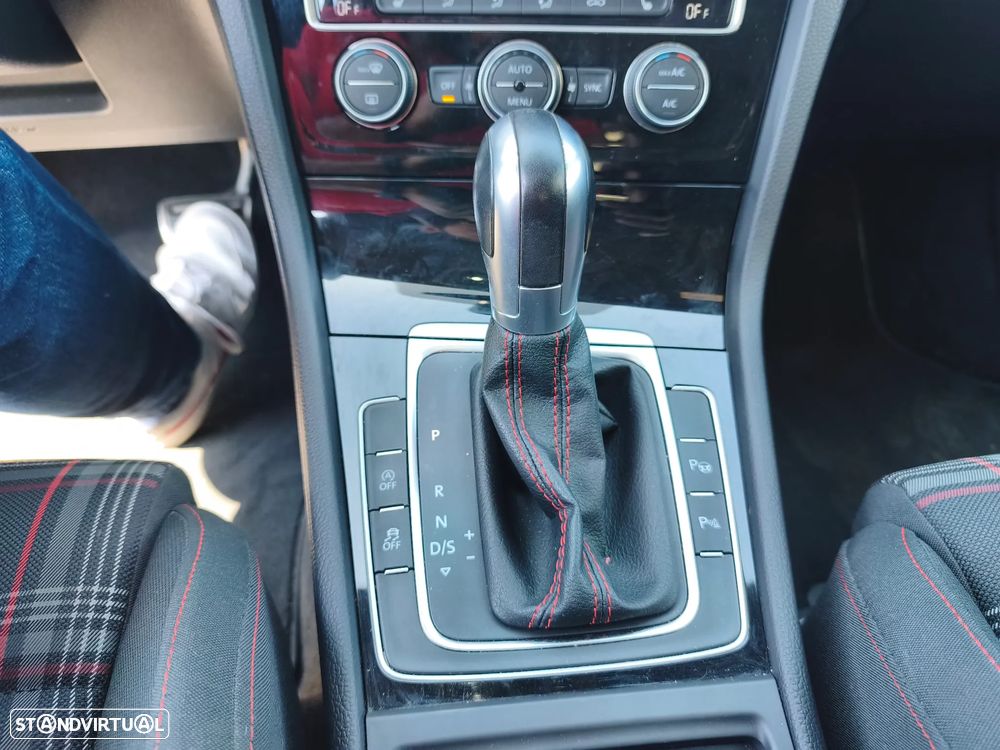 VW Golf 2.0 TSI GTI DSG - 11