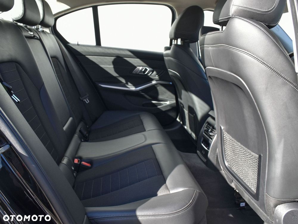 BMW Seria 3 318d Sport Line - 17