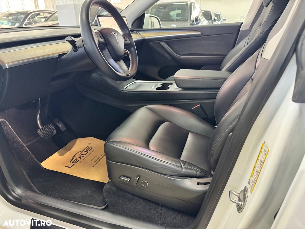 Tesla Model Y Long Range Dual Motor AWD - 14