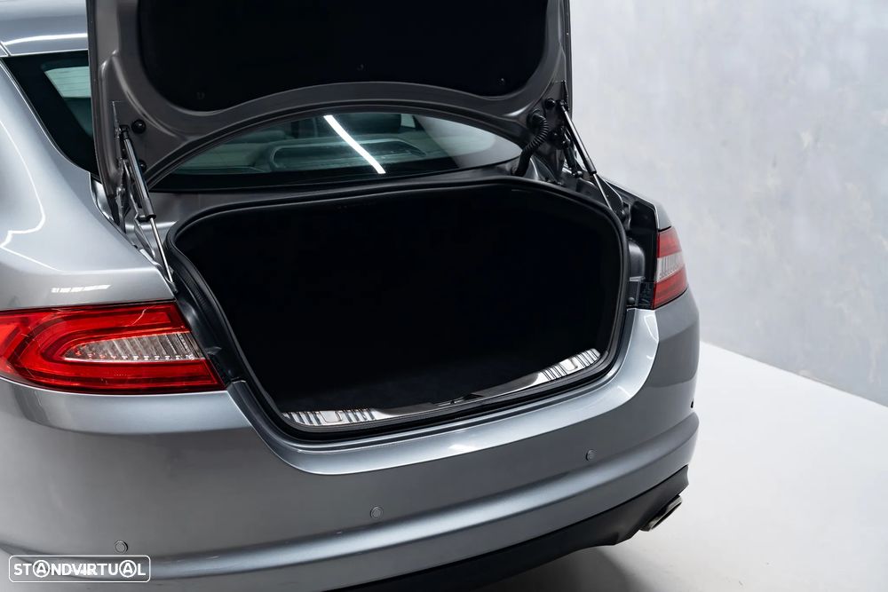 Jaguar XF 2.2 D Premium Luxury - 11