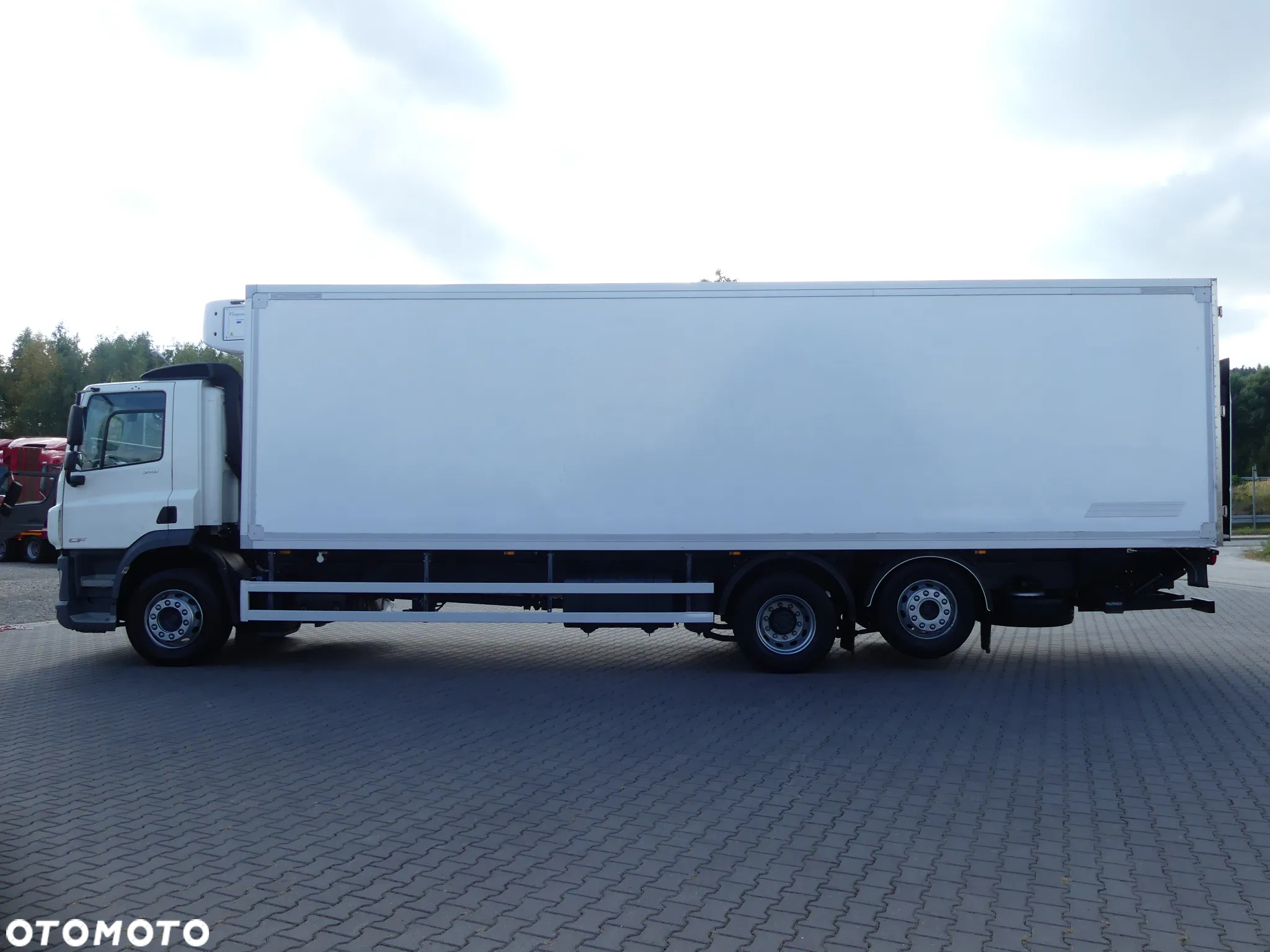 DAF CF 370 / 6x2 / CHŁODNIA 9.50 + WINDA / EURO 6 / - 4