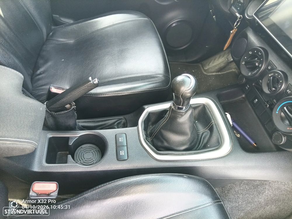 Toyota Hilux 2.4 D-4D 2WD CD Tracker - 23