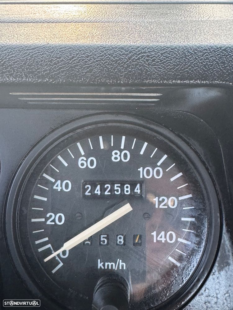 Land Rover Defender 90 2.5 TDi Metal Top - 10
