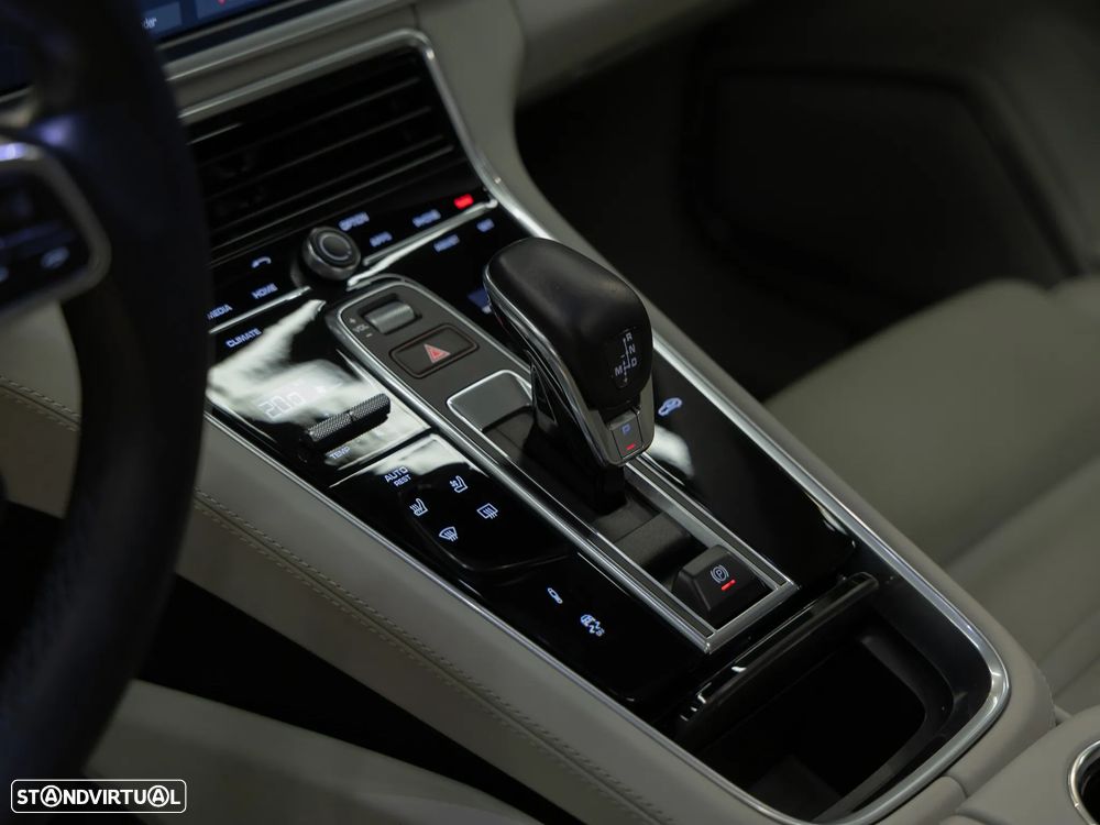 Porsche Panamera 4 Platinum Edition - 29