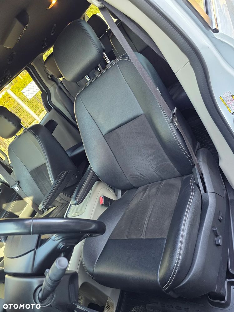 Dodge Grand Caravan - 27