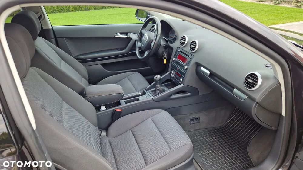 Audi A3 3-drzwiowe 1.6 TDI Attraction - 8