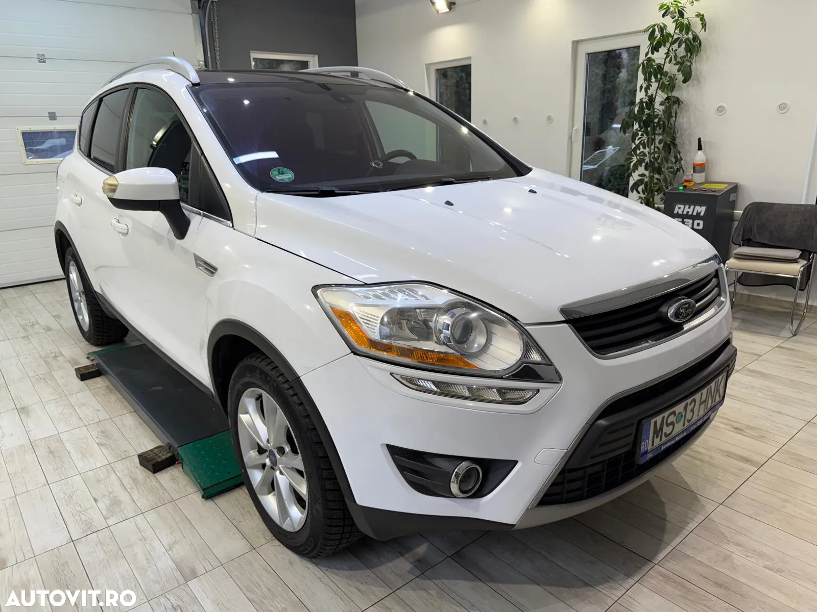 Ford Kuga 2.0 TDCi 4WD Powershift Titanium - 3