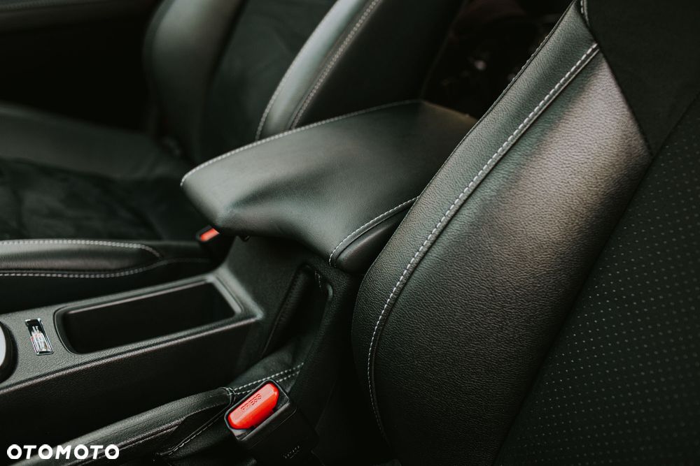 Toyota Hilux 2.8 D-4D Double Cab GR Sport II 4x4 - 27