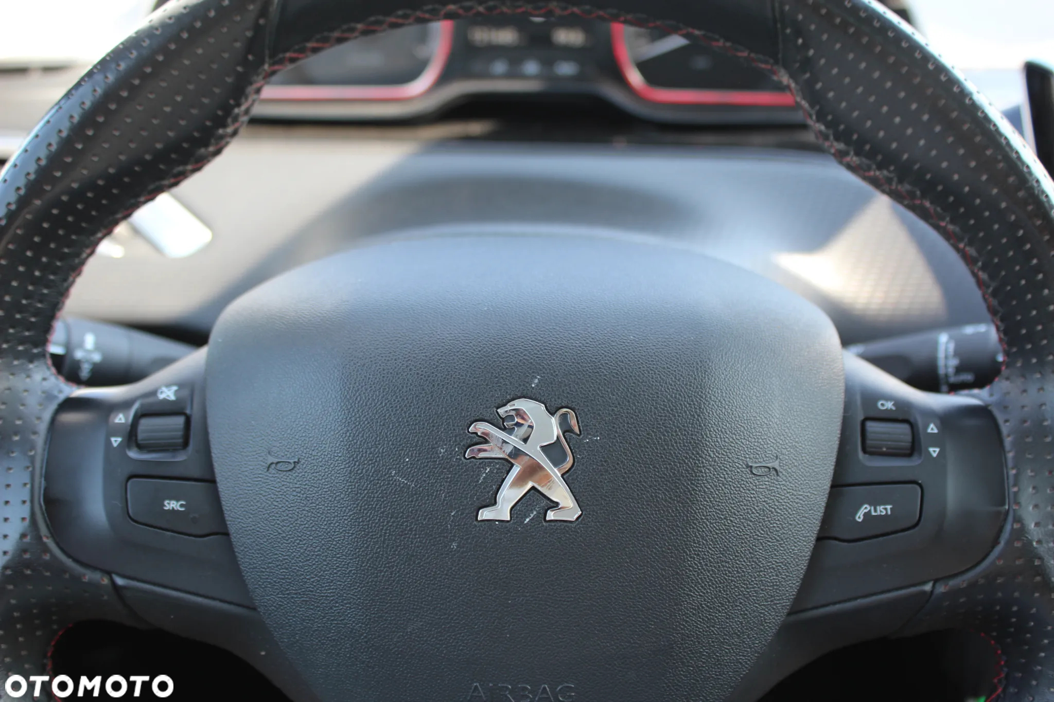 Peugeot 2008 1.2 Pure Tech Allure S&S EAT6 - 18
