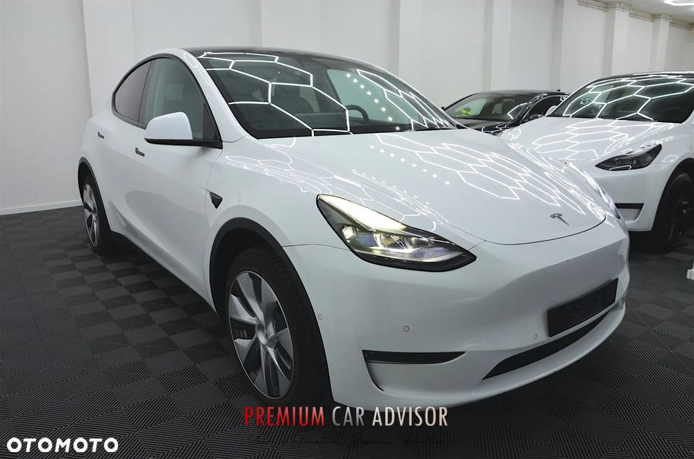 Tesla Model Y Long Range AWD - 6