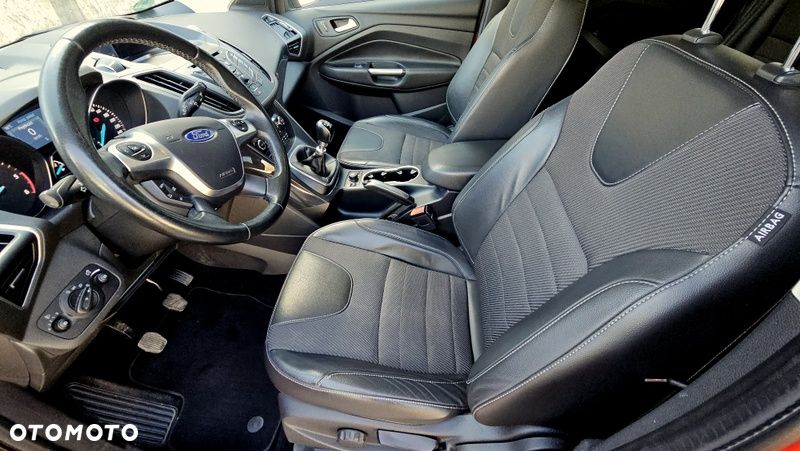 Ford Kuga 2.0 TDCi 2x4 Titanium - 20