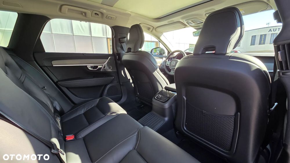 Volvo V90 T6 AWD Plug-In Hybrid Ultra Dark - 17