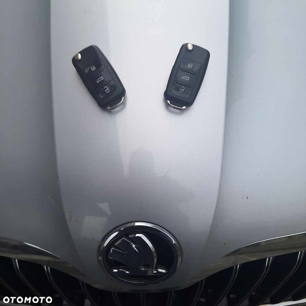 Skoda Superb 2.0 TDI Ambition DSG - 19