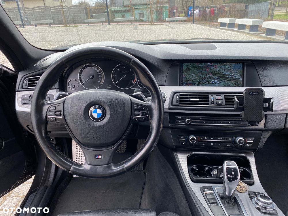 BMW Seria 5 525d xDrive - 13
