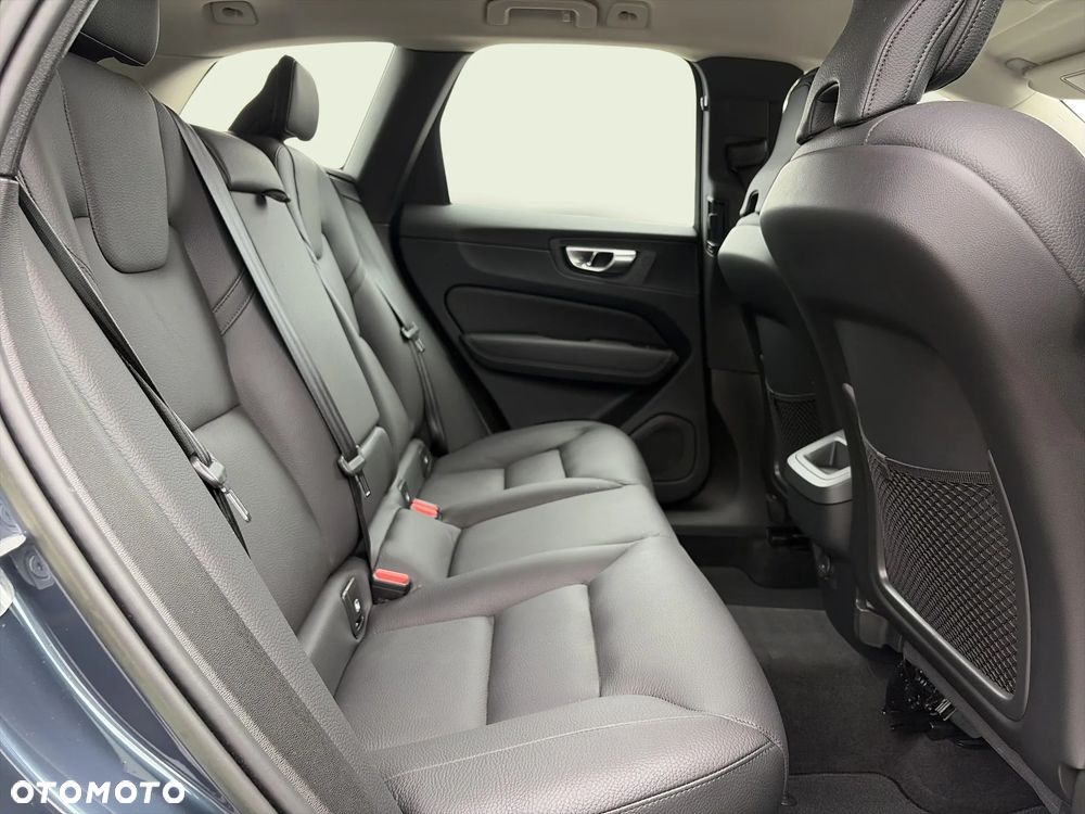 Volvo XC 60 B4 D AWD Plus Bright - 28