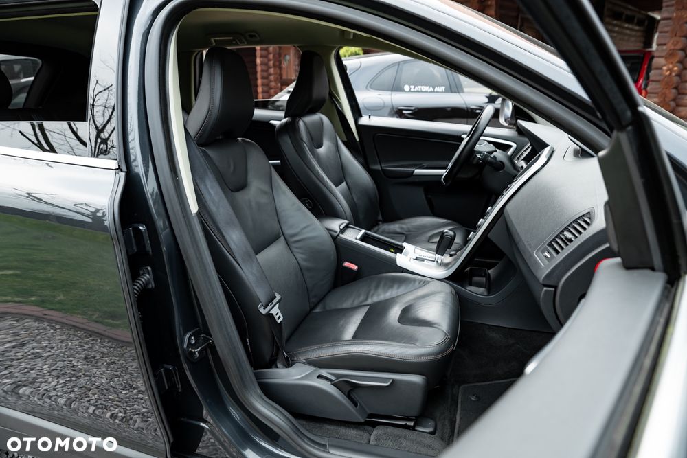 Volvo XC 60 2.4D AWD - 24