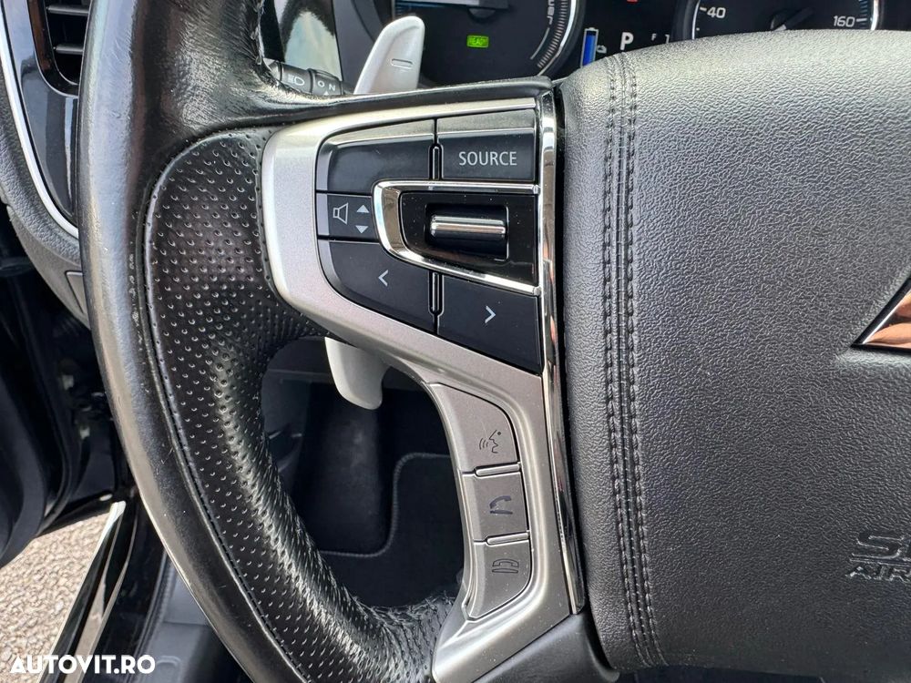 Mitsubishi Outlander 2.0 4WD Plug-In Hybrid Plus - 24