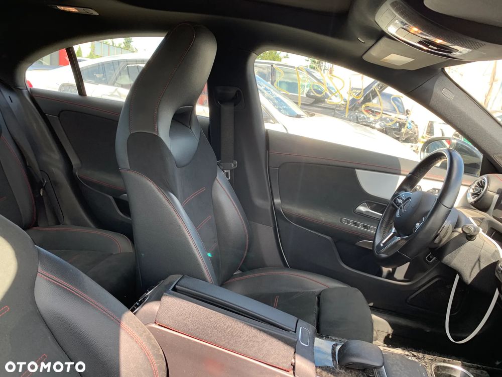 Mercedes-Benz CLA 250 4Matic 7G-DCT - 12
