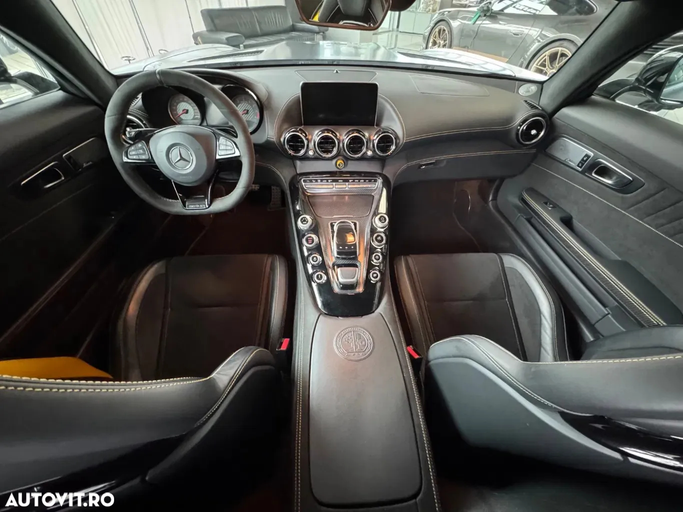 Mercedes-Benz AMG GT R Roadster - 6