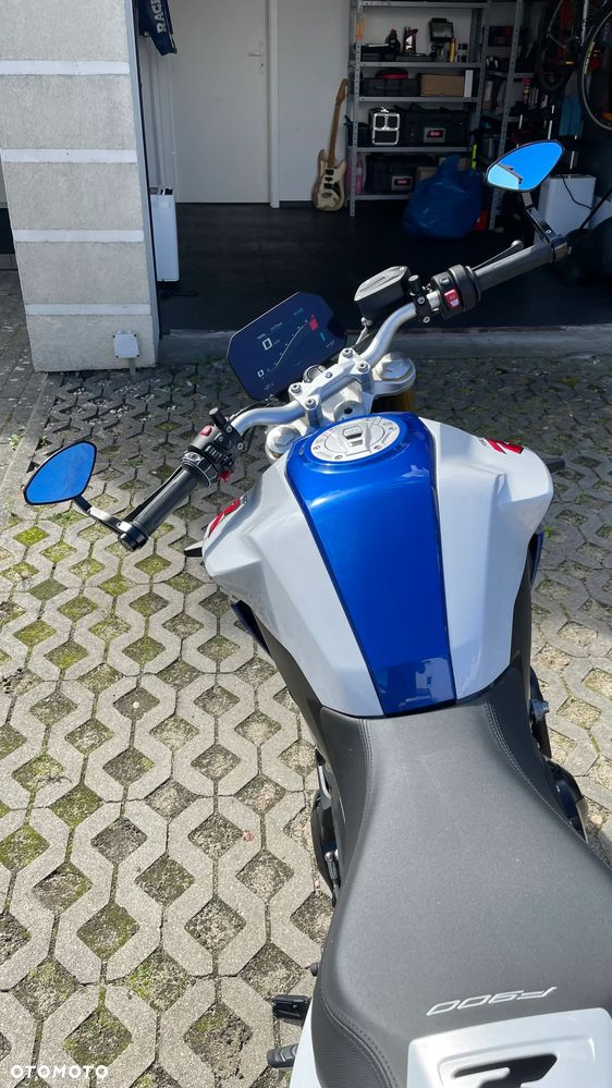 BMW F - 9