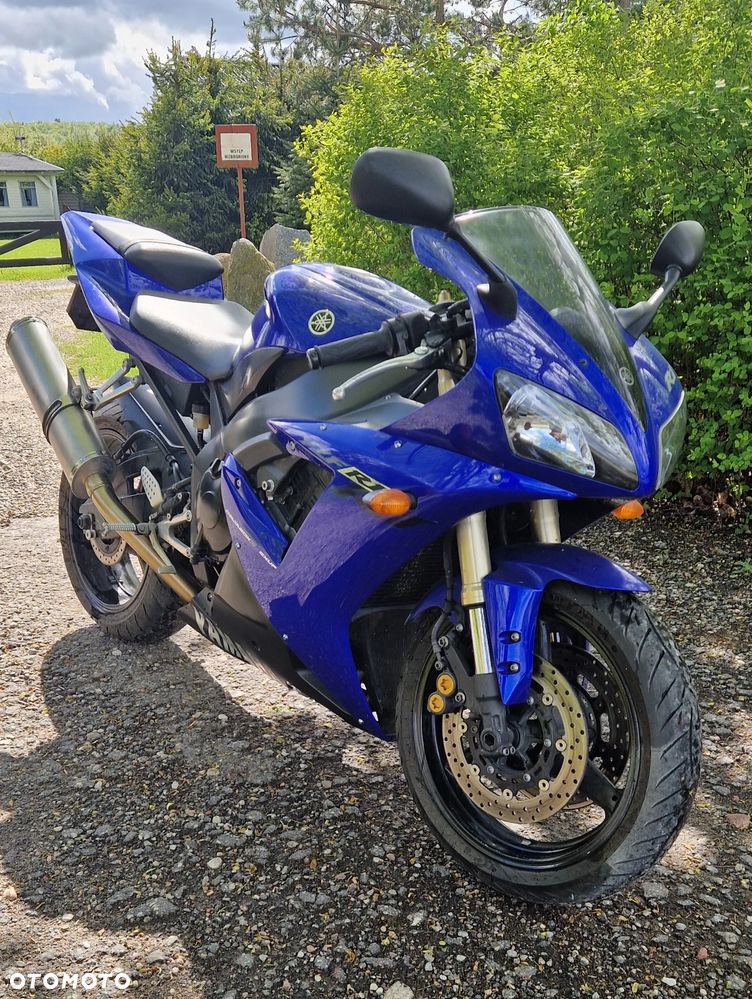 Yamaha R1 - 4