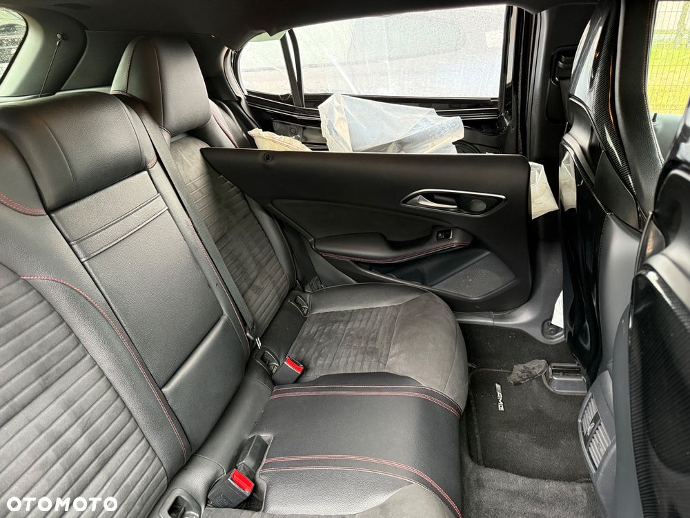 Mercedes-Benz GLA - 28