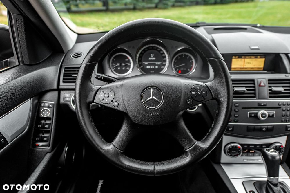 Mercedes-Benz Klasa C 180 BlueEFFICIENCY 7G-TRONIC Avantgarde - 25